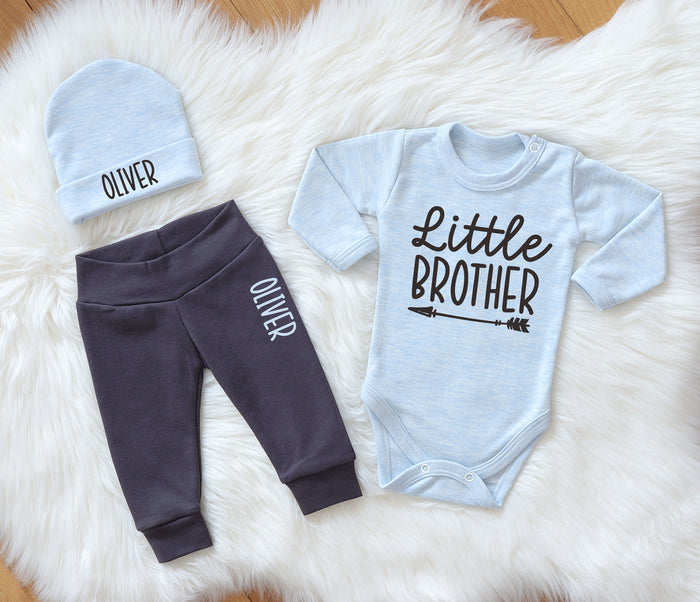 Personalized Little Brother Baby Outfit - Custom 3-Piece Set with Name on Pants & Beanie